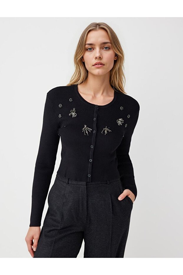 Siyah Dar Kesim Yuvarlak Yaka Taş İşlemeli Triko Hırka - 1