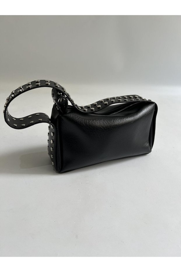 Liverpool Model Hand and Women's Shoulder Bag Black