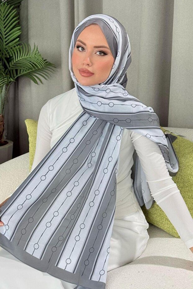 شال بنمط مخطط باللون الرمادي - 1