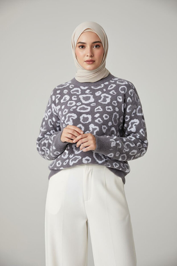 Leopard pattern soft sweater - 7