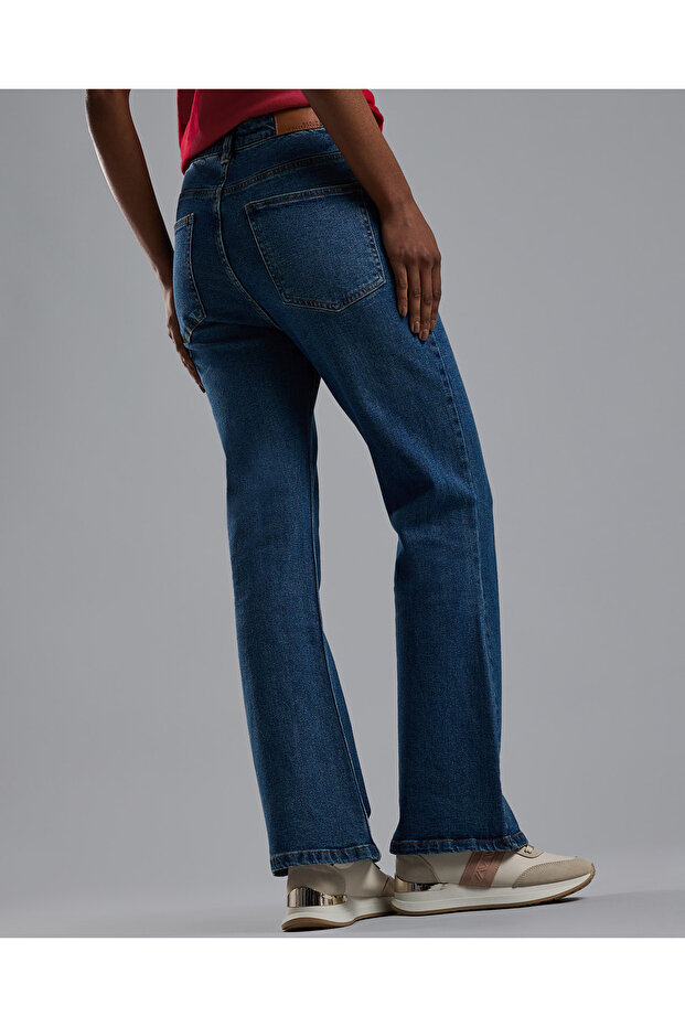 بنطال جينز واسع الأرجل مع أزرار للإغلاق - 4