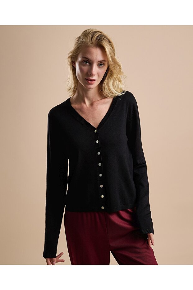 كارديجان سادة برقبة على شكل حرف V وأزرار للإغلاق - 1