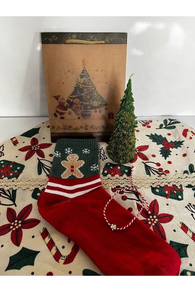 New Year's Gift Set 4 Pieces New Year's Socks Bracelet Pine Tree Candle Cardboard Bag Children Adult Set