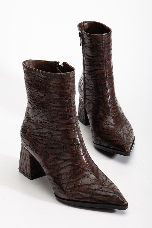 حذاء بكعب بني بمقدمة مدببة - 4