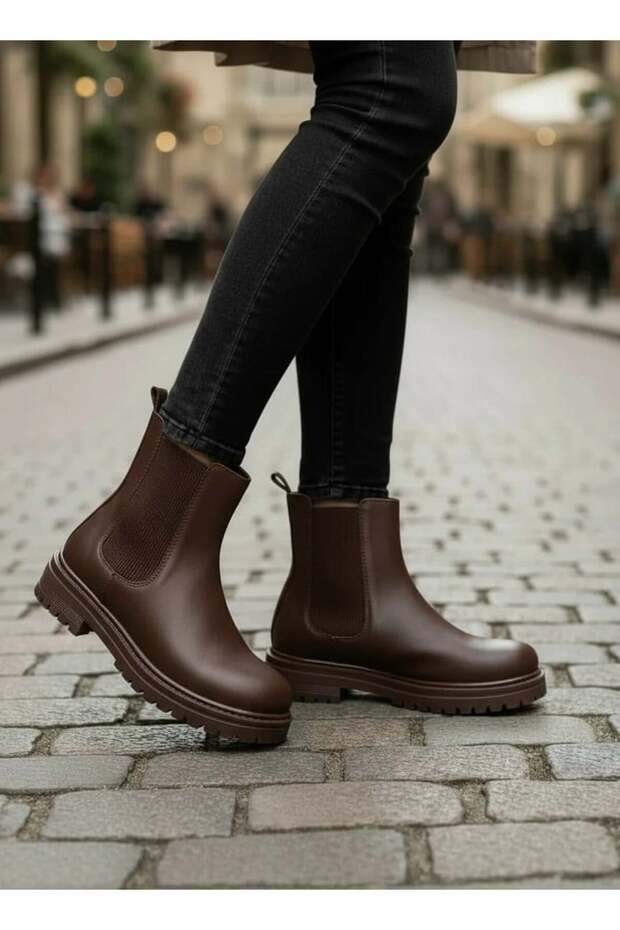 Brown Women's Chelsea Boots with Elastic Sides and Fur Inside P255Nav