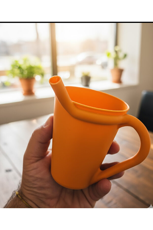 كوب مع ماصة وقبضة مدمجة