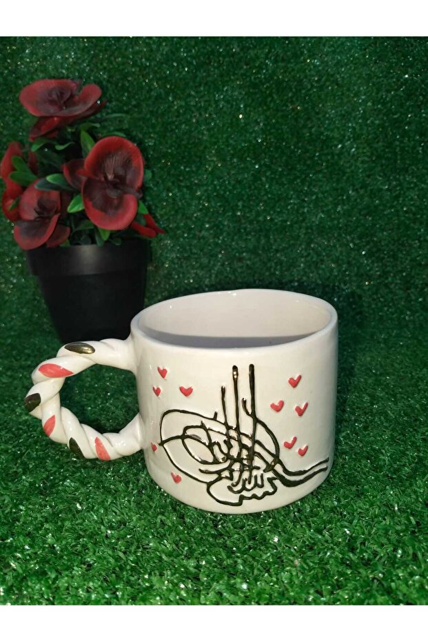 فنجان قهوة بتصميم التوجيه العثماني الفاخر