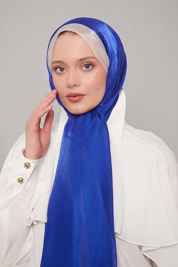 شال ساكس بنمط مخطط باللون العنبر