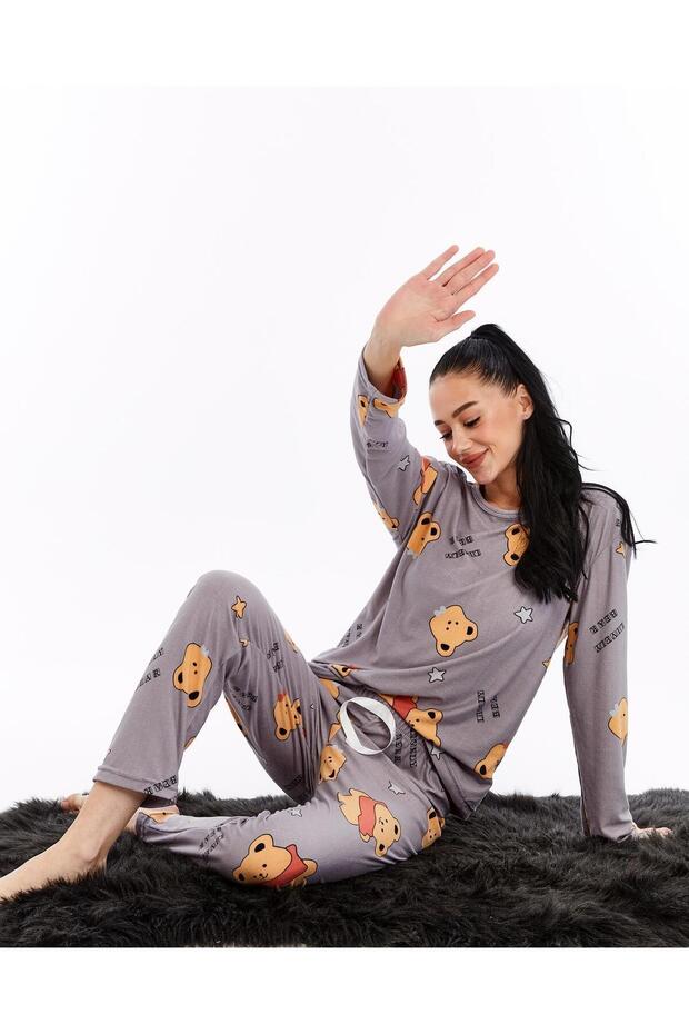 طقم بيجامة منقوشة باللون الرمادي - 1