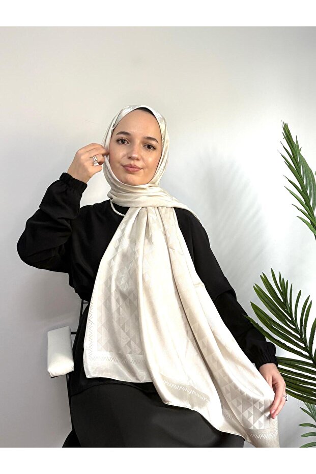 Triangle Pattern Shiny Jacquard Shawl Cream - 2