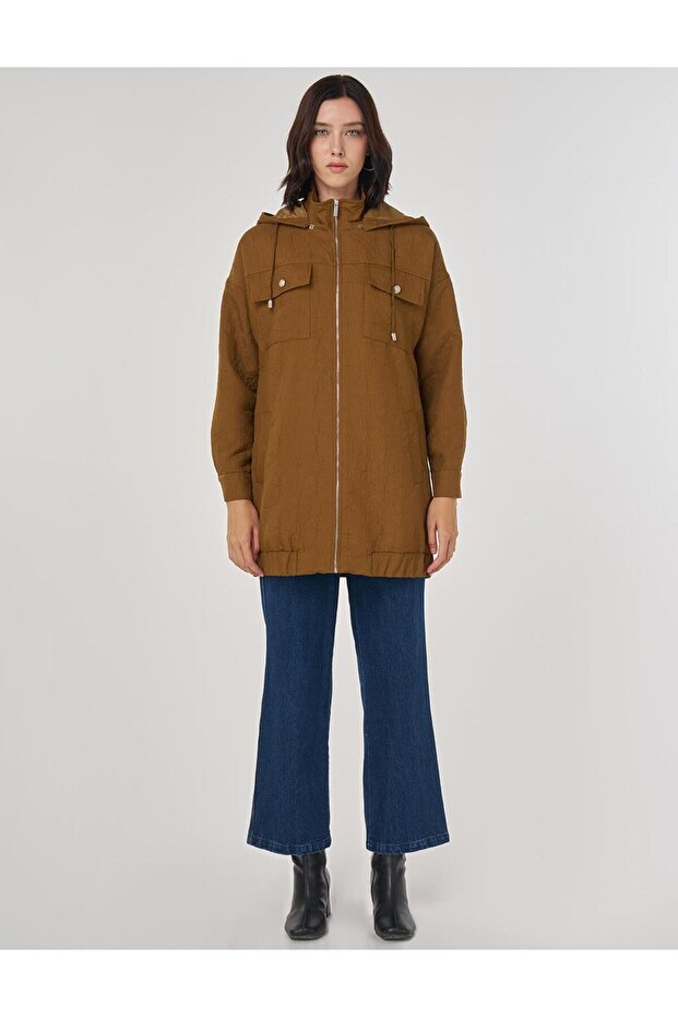 قبعة مبطنة بأزرار لامعة باللون الزيتوني الداكن - 3