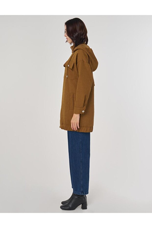 قبعة مبطنة بأزرار لامعة باللون الزيتوني الداكن - 4