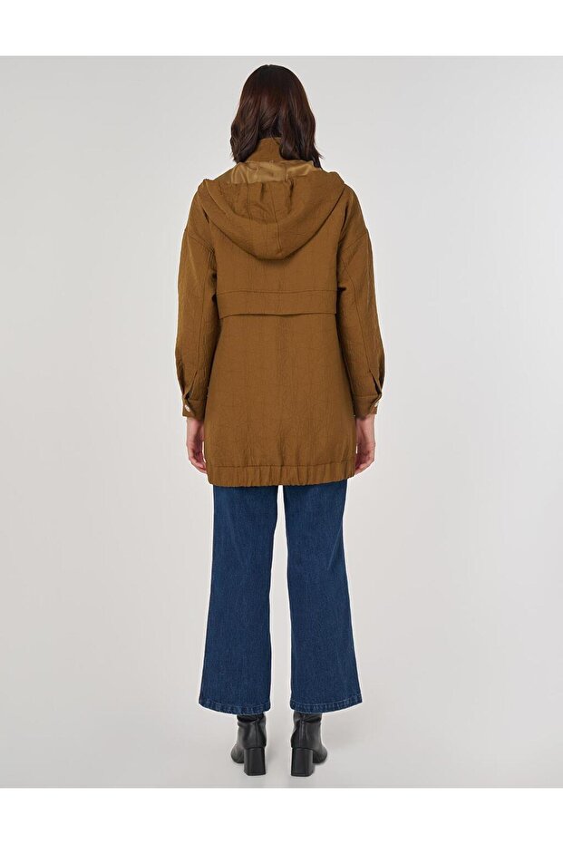 قبعة مبطنة بأزرار لامعة باللون الزيتوني الداكن - 5