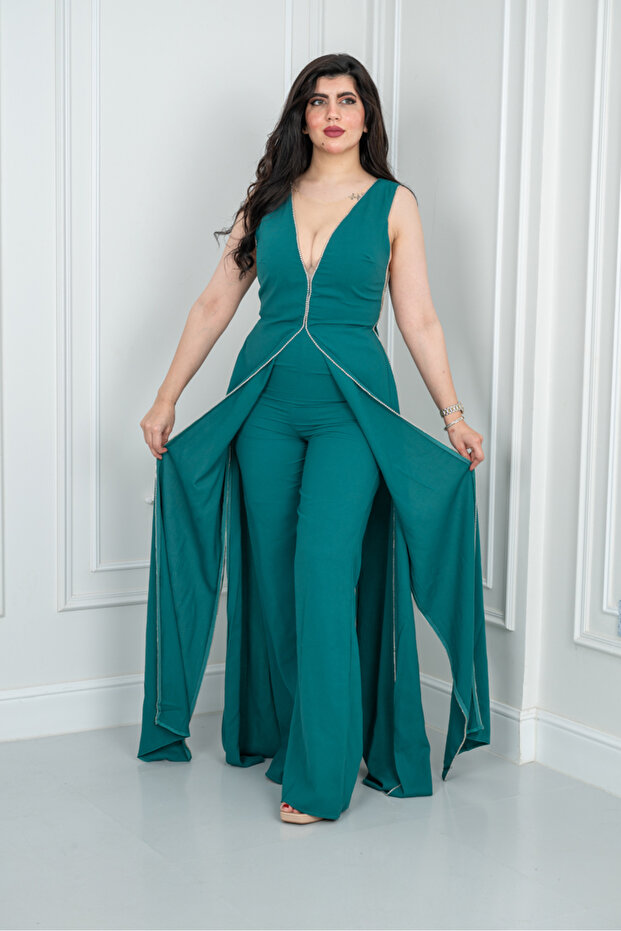 Emerald green jumpsuit with elegant design and shiny touches - 3