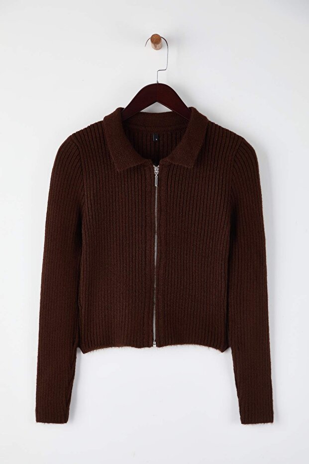 Wardrobe Essentials Kahverengi Yumuşak Dokulu Crop Fermuarlı Triko Hırka | TWOAW26HI00177 - 5