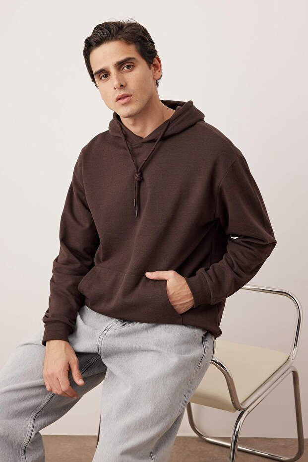 Koyu Kahverengi Oversize/Geniş Kesim Kapüşonlu İçi Polar/Sıcak Tutan Sweatshirt TMNAW23SW00195 - 2