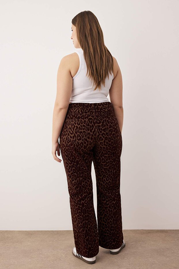 Kahverengi Süet Görünümlü Leopar Desenli Yüksek Bel Büyük Beden Wide Leg Jeans TBBAW26CJ00045 - 4