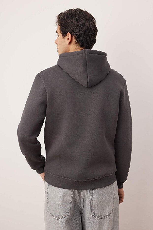 Antrasit Regular/Normal Kesim Kapüşonlu İçi Polar/Sıcak Tutan Sweatshirt TMNAW20SW0163 - 4