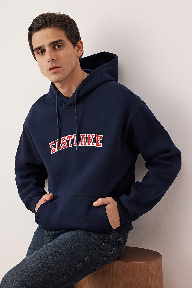 Lacivert Oversize/Geniş Kesim İçi Polarlı Kapüşonlu Yazı Nakışlı Sweatshirt TMNAW24SW00029 - 1