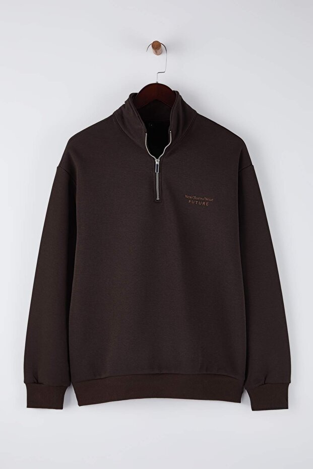 Koyu Kahverengi Yeni Oversize/Geniş Kesim Nakışlı Dik Yaka İçi Polar Sweatshirt TMNAW26SW00008 - 5