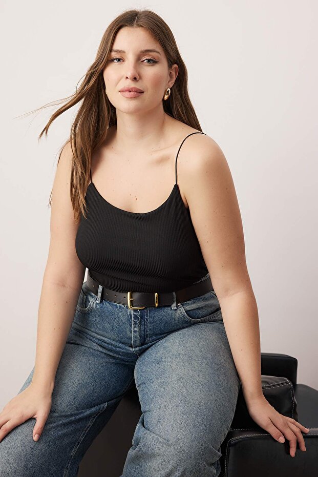 Siyah Spagetti Askılı Crop Fitilli Örme Büyük Beden Bluz TBBSS23AF00013 - 2