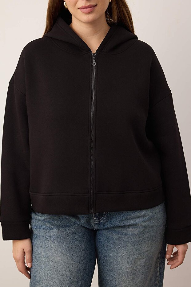 Siyah Kapüşonlu Oversize Crop Boy Büyük Beden Sweatshirt TBBAW26AO00030 - 3