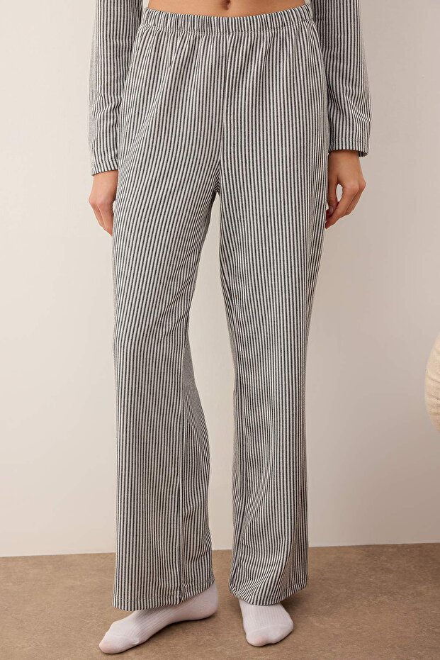 Siyah-Beyaz Çizgili Fitilli Gömlek Yaka Örme Pijama Takımı THMAW26PT00131 - 3