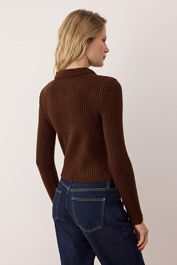 Wardrobe Essentials Kahverengi Yumuşak Dokulu Crop Fermuarlı Triko Hırka | TWOAW26HI00177 - 4