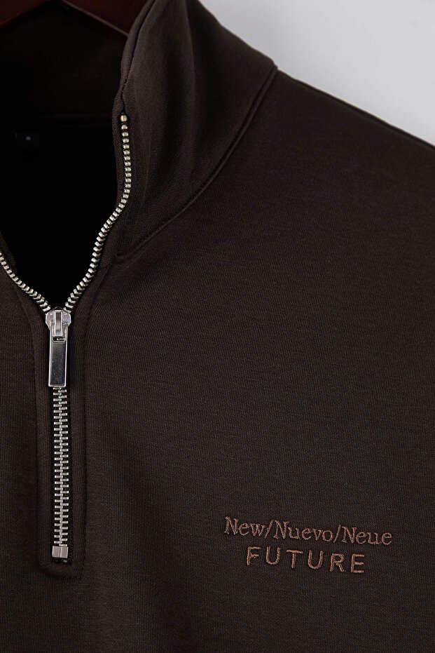 Koyu Kahverengi Yeni Oversize/Geniş Kesim Nakışlı Dik Yaka İçi Polar Sweatshirt TMNAW26SW00008 - 6