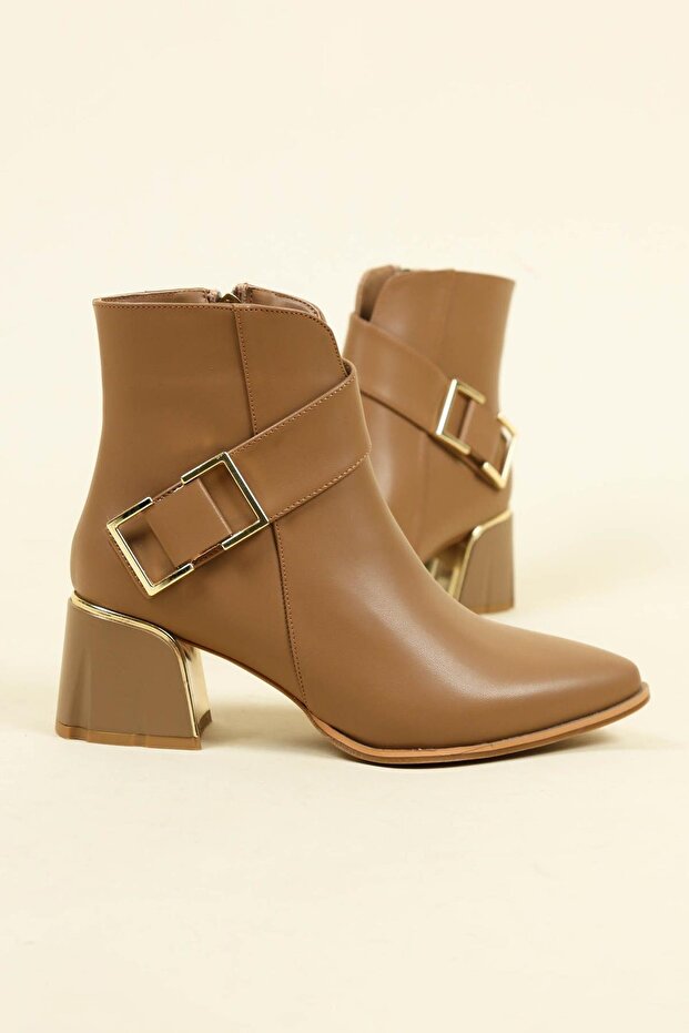 Liberta Buckle Accessory Heel Detailed Boots Milk Brown
