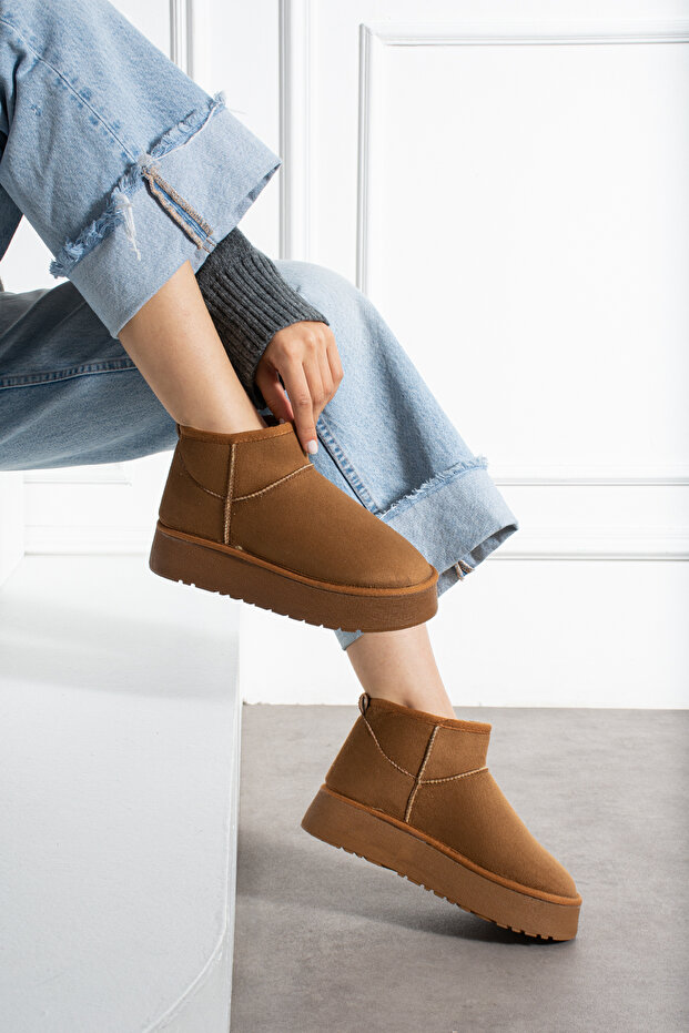 Barna színű női vastag talpú velúr stílusos alkalmi csizma belső szőrmével - 2