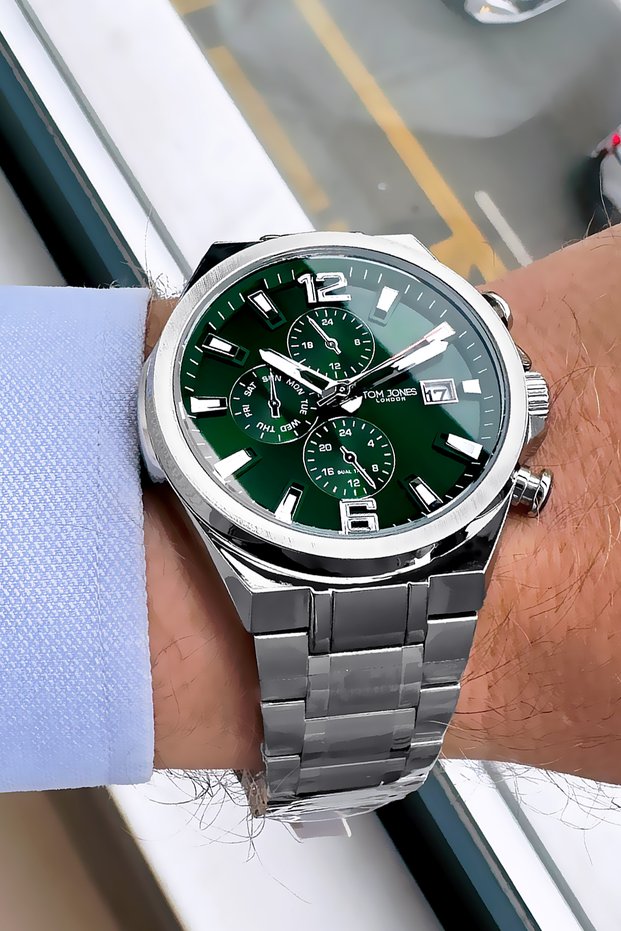 Men's Wristwatch 3 Atm Water Resistant Silver-Green Color Steel Band Agr37