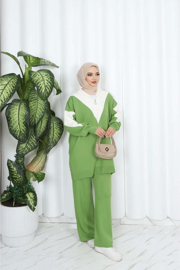 Elegant Collar Detail Knitwear Suit