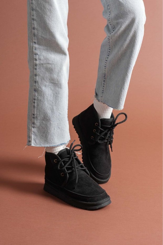 Women's Fur Lined Low Heel Lace up Boots