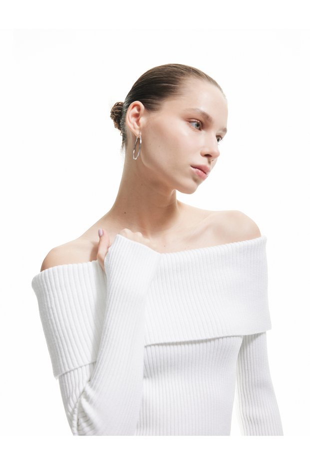 Off-The-Shoulder Knitwear Slim Fit Sweater