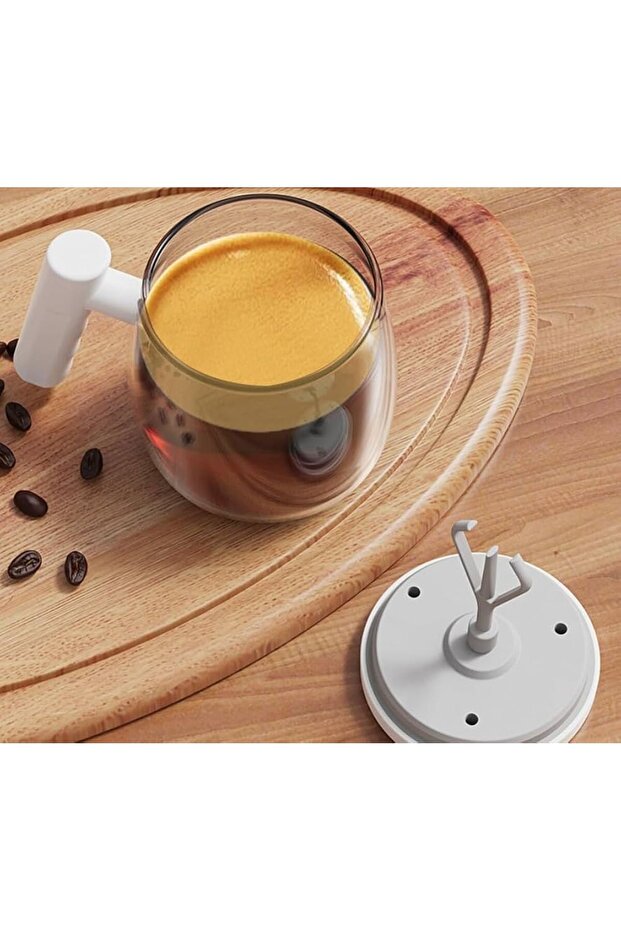 A cup designed to automatically mix drinks, such as coffee, milk, and juices, easily and quickly. - 3