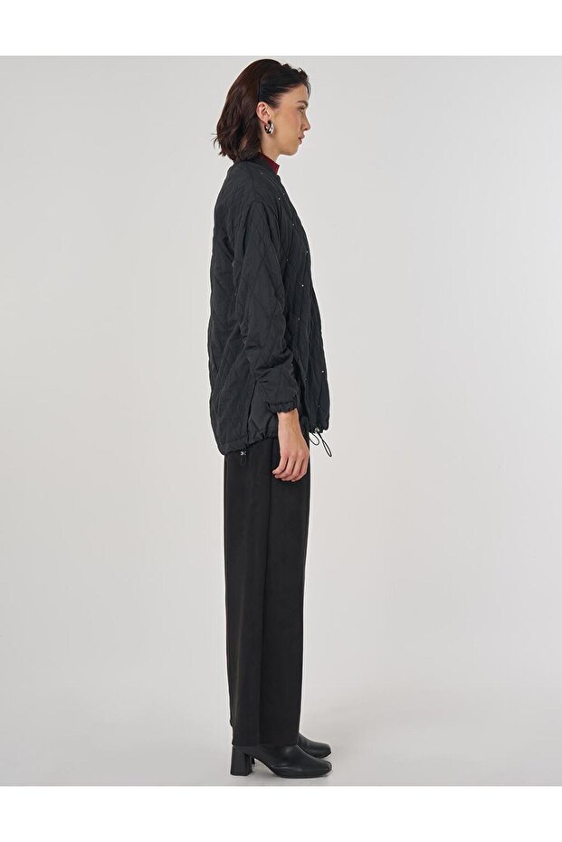 سترة بنمط منقوش باللون الأسود - 6