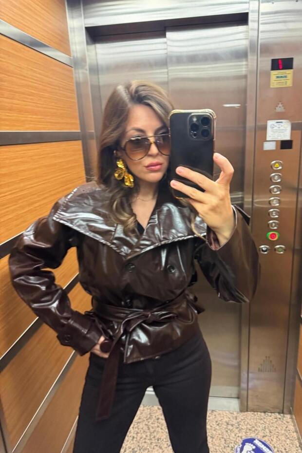 سترة ريفيرا الجلدية اللامعة باللون البني