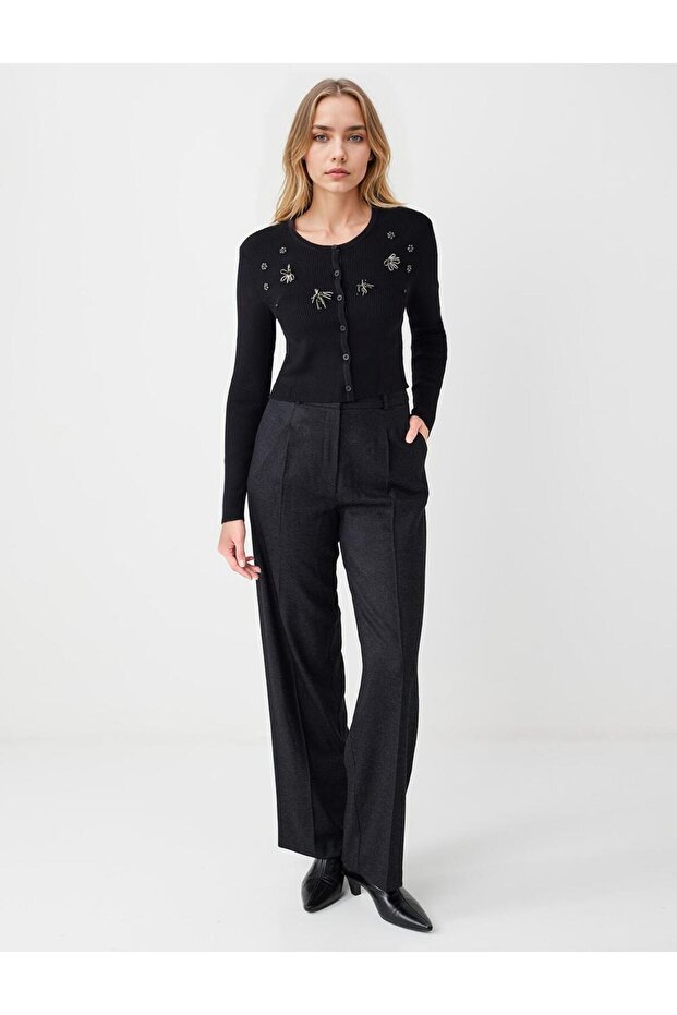 Siyah Dar Kesim Yuvarlak Yaka Taş İşlemeli Triko Hırka - 2