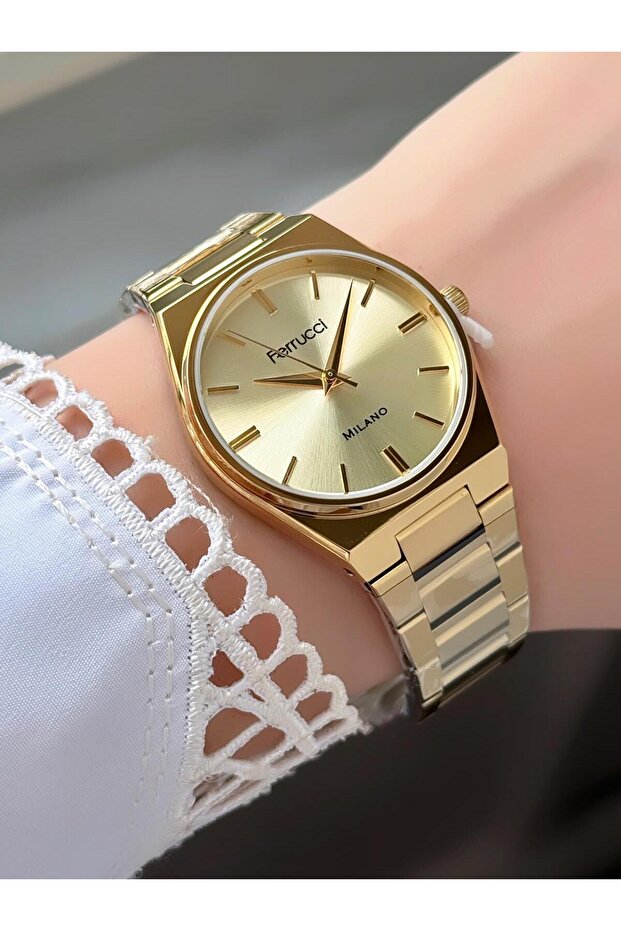 Women's Round Plain Gold Dial Gold Metal Band Wristwatch