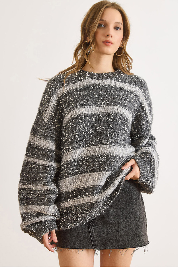 Women's Smoked Striped Textured Comfortable Fit Knit Sweater Kzk-19001031