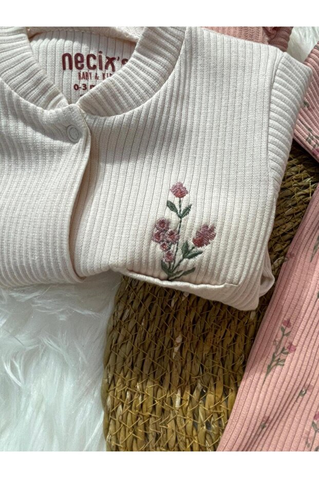 طقم أطفال منقوش بنقشة الزهور - 3