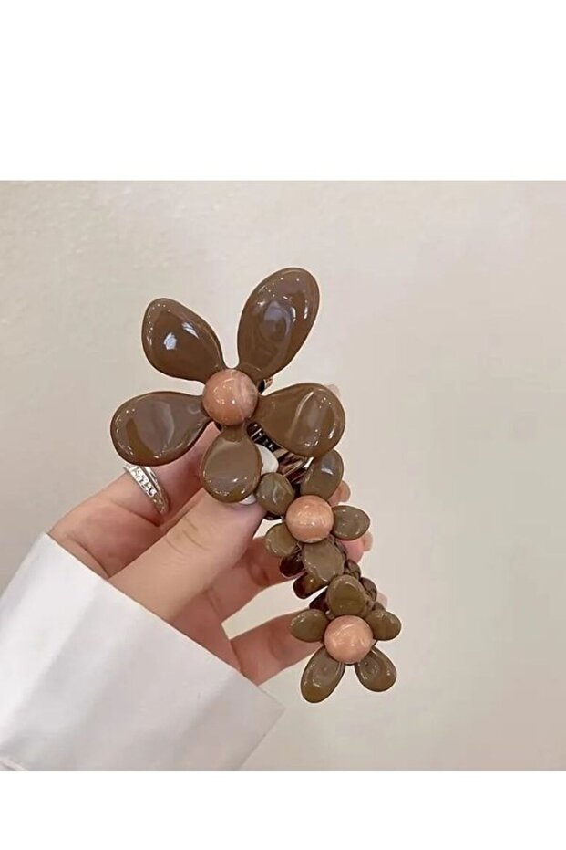 مشبك شعر منقوش بالزهور