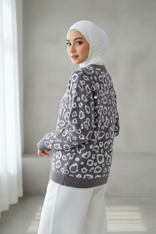 Leopard pattern soft sweater - 5