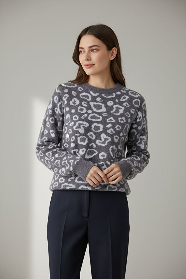 Leopard pattern soft sweater - 6
