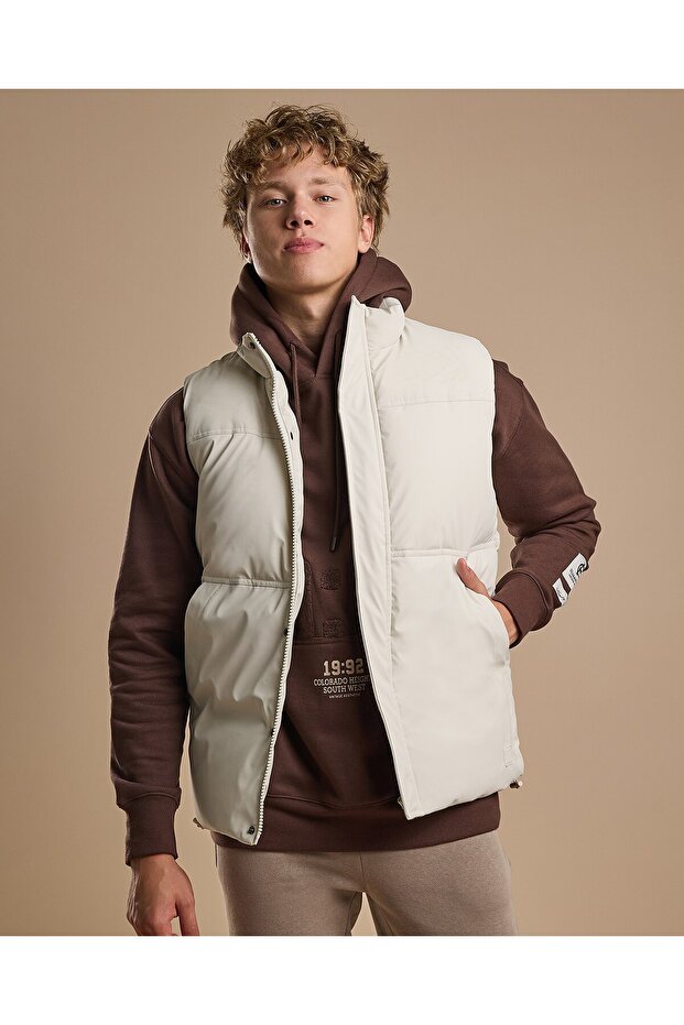 Quilted Gilet with Zipper Closure