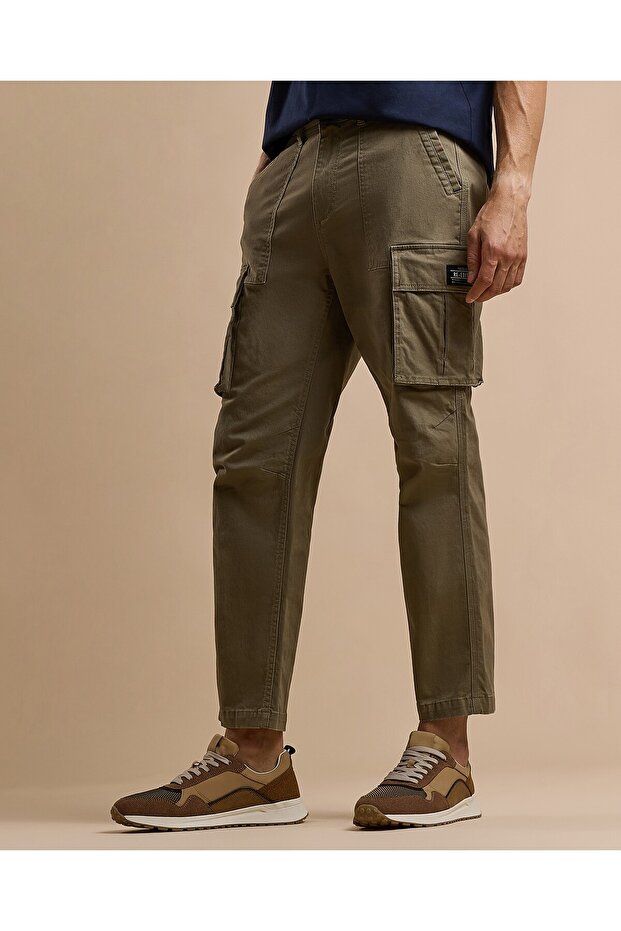 بنطلون كارغو سادة مع إغلاق بأزرار - 3