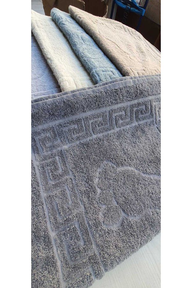 2 pieces of foot towels are 100% cotton, size 50 x 75.