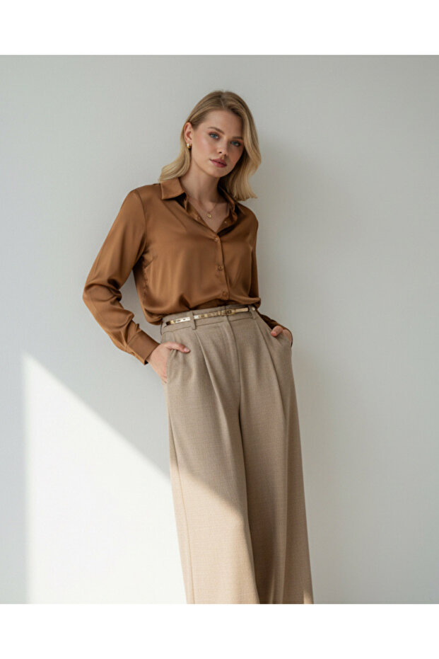 قميص من الساتان ذو سطح ناعم - 1