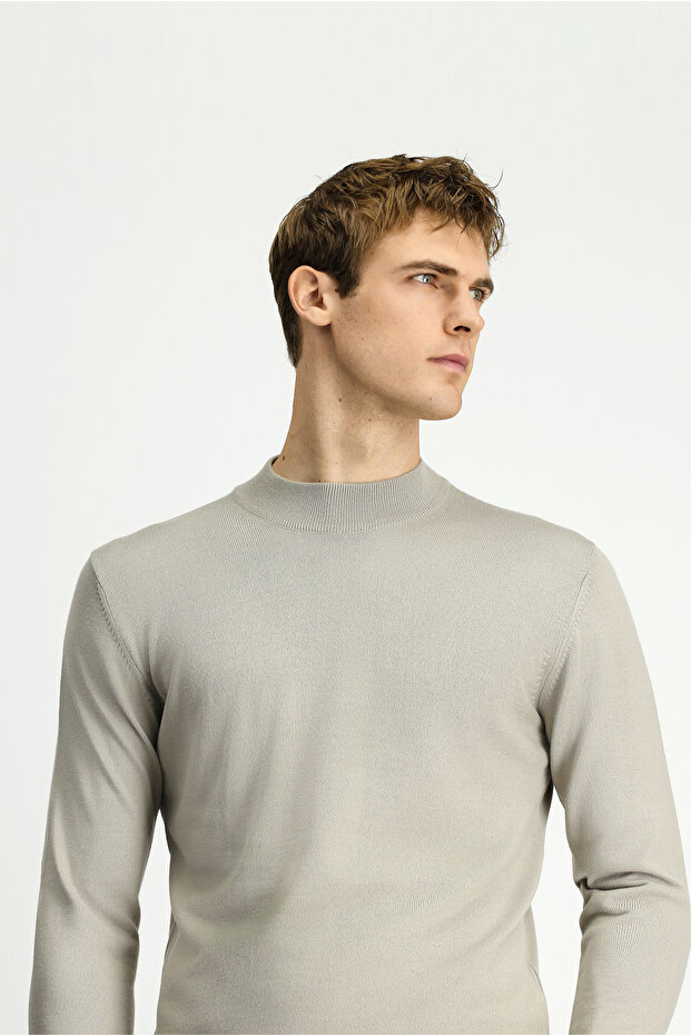 سترة تريكو أساسية محبوكة من الصوف بقصة عادية وياقة نصف دائرية - 3